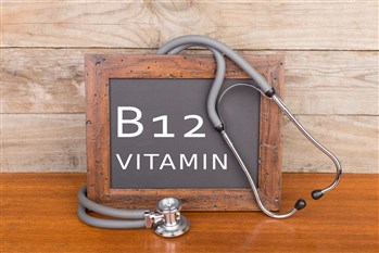 كيف يفيد فيتامين B12 الحامل والجنين؟